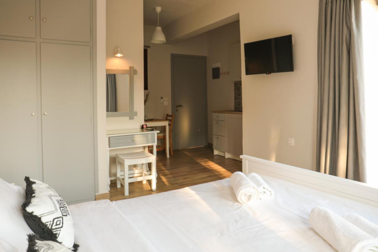 Golden Evelyn Aparthotel Agia Paraskevi  Bagian luar foto