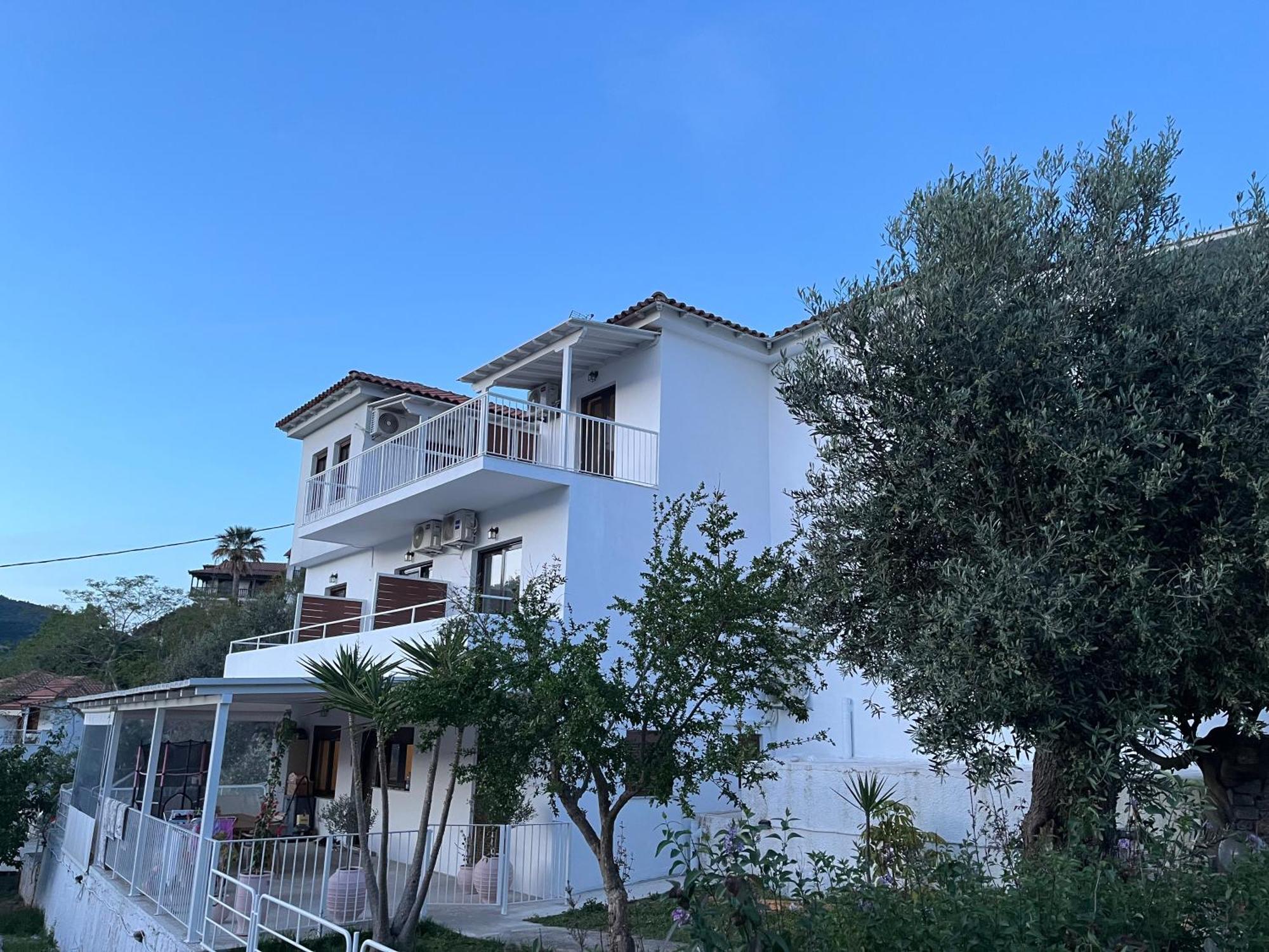 Golden Evelyn Aparthotel Agia Paraskevi  Bagian luar foto