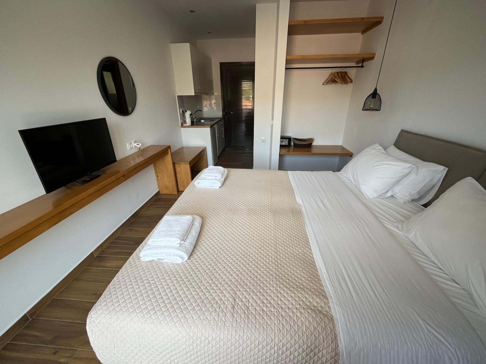 Golden Evelyn Aparthotel Agia Paraskevi  Bagian luar foto