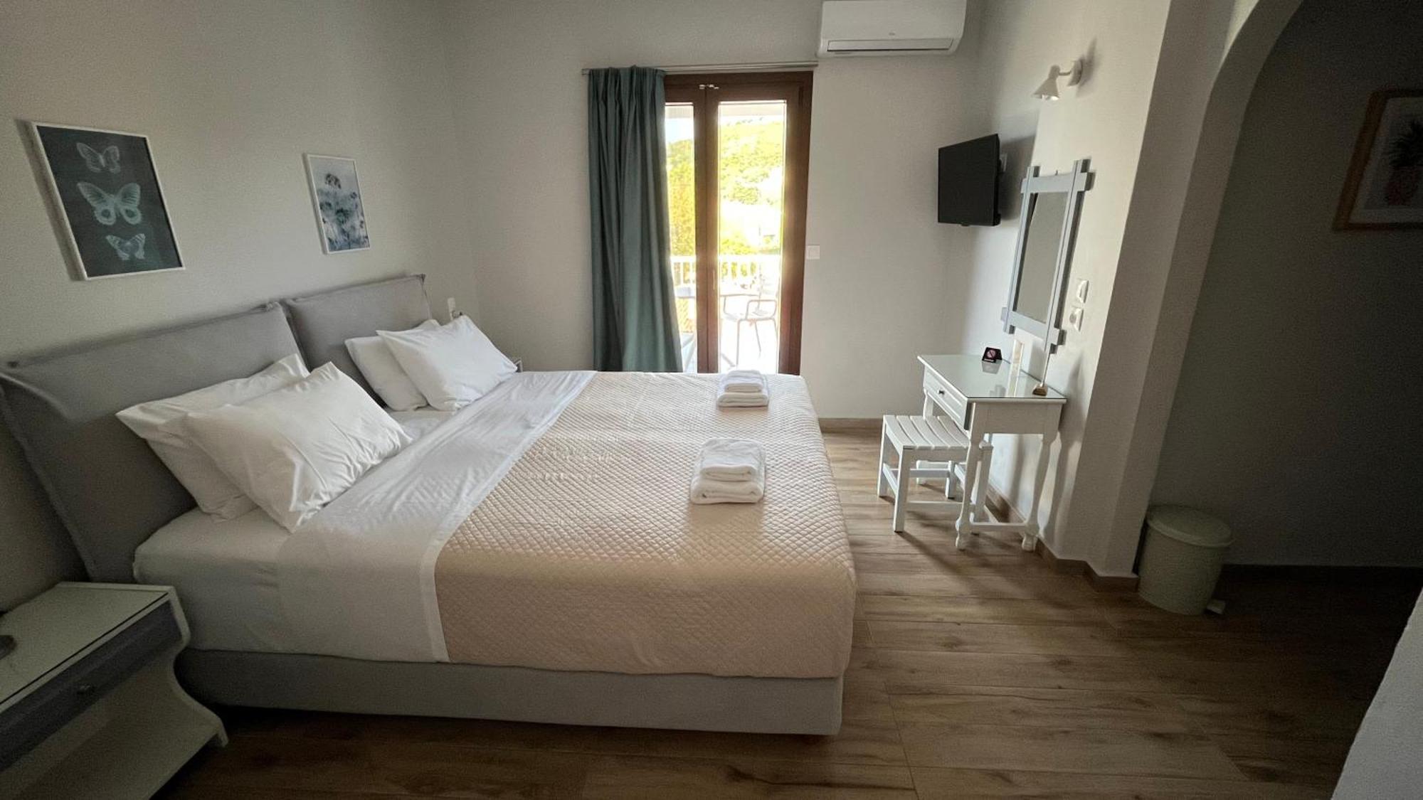 Golden Evelyn Aparthotel Agia Paraskevi  Bagian luar foto