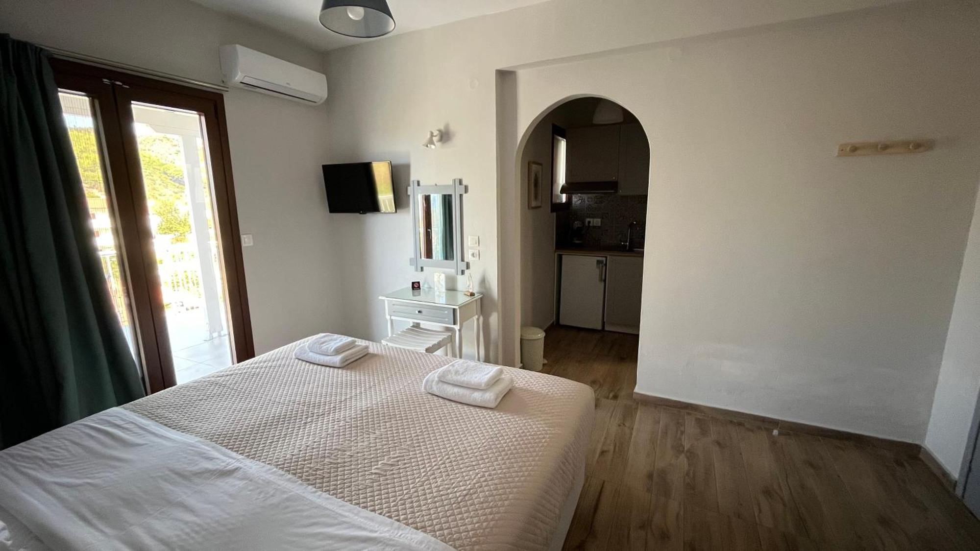 Golden Evelyn Aparthotel Agia Paraskevi  Bagian luar foto